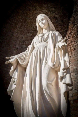 Ama Birjinaren estatua