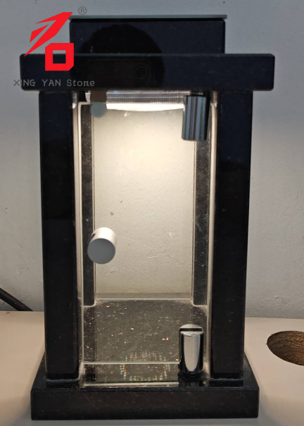 Hilerriko LED lanpara eguzki panelarekin