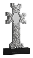 Granito monumentu beltza hilobia